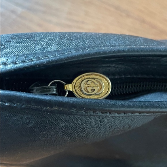Authentic Gucci Black Logo Shoulder Bag - Picture 4 of 15